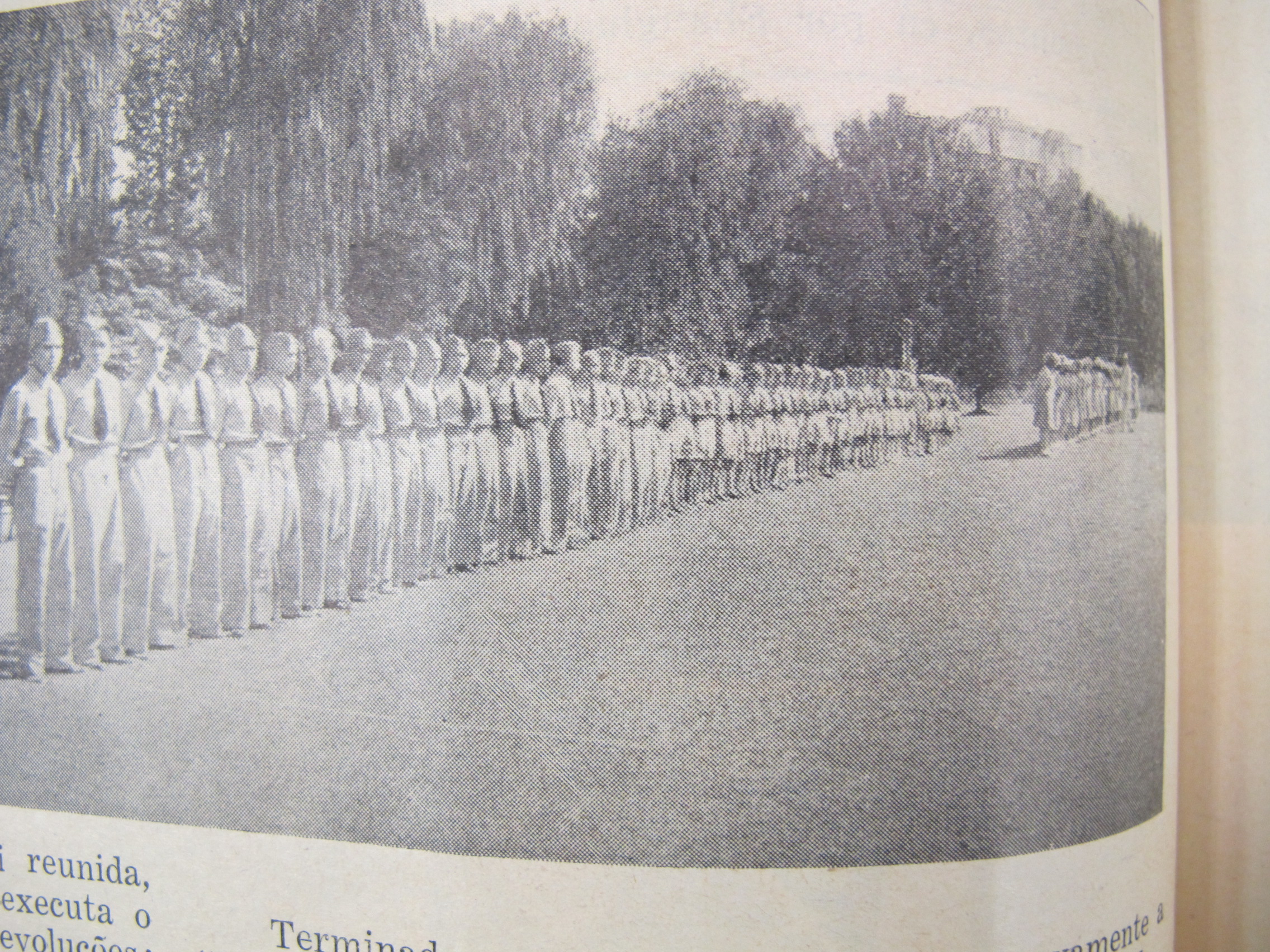 1940 11 p12A
